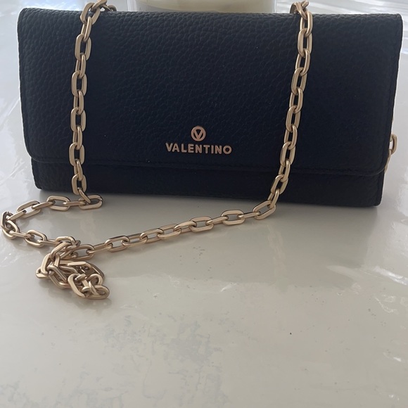 ⛔️Sold⛔️Authentic Valentino Leather Wallet-in-Chain & Crossbody Bag in Black - Picture 1 of 5